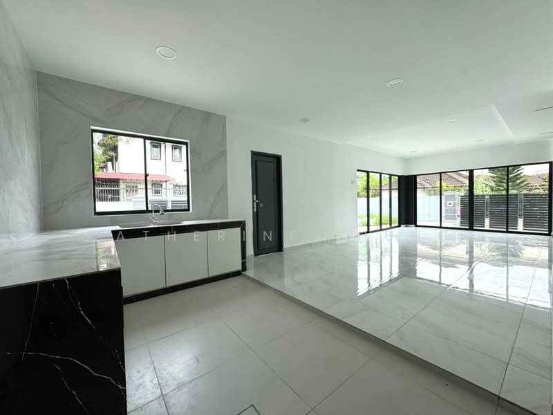 Semi-Detached House for Sale in Kampung Mahmoodiah (Johor Bahru) - Catherine Thung - Kitchen - PropertyGuru.com.my