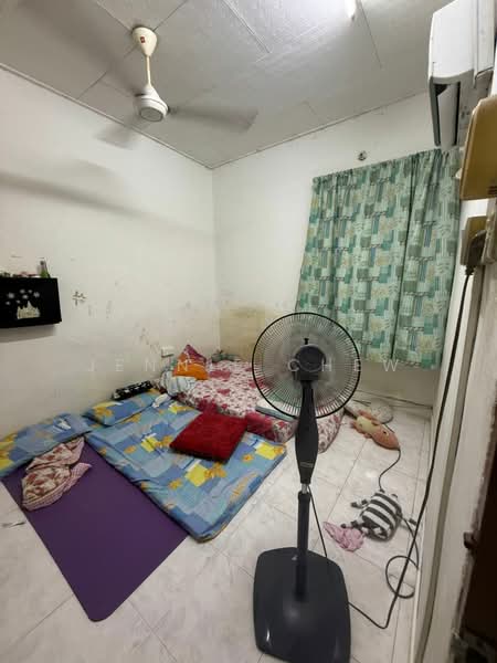 1-storey Terraced House for Sale in Taman Ungku Tun Aminah (Skudai) - Jennie Chew - Bedroom - PropertyGuru.com.my