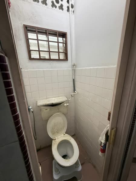 1-storey Terraced House for Sale in Taman Ungku Tun Aminah (Skudai) - Jennie Chew - Bathroom - PropertyGuru.com.my