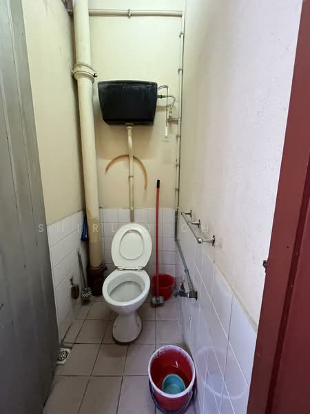 Shop for Sale in Jelutong (Penang) - Shirley Ch'ng - Bathroom - PropertyGuru.com.my