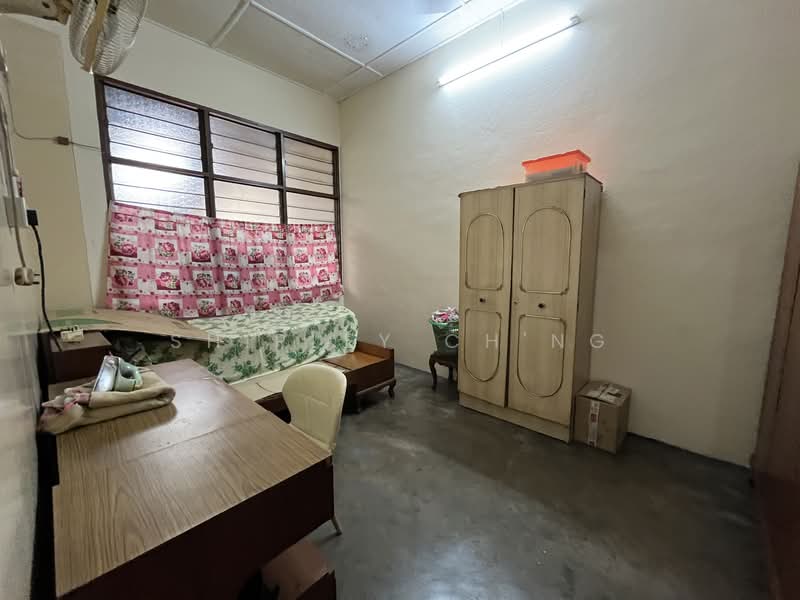 Shop for Sale in Jelutong (Penang) - Shirley Ch'ng - Bedroom - PropertyGuru.com.my