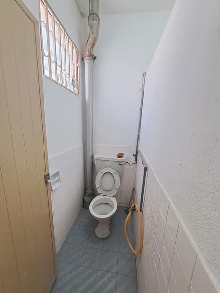 Taman Sri Rambai untuk Untuk Dijual - RM 400,000, Mac 2026 - Bathroom - PropertyGuru.com.my