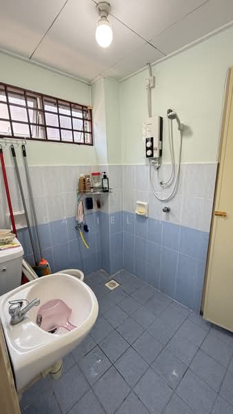 Rumah Teres 2-Tingkat untuk Dijual di Taman Juara Jaya (Cheras) - Daniel Ng - Bathroom - PropertyGuru.com.my