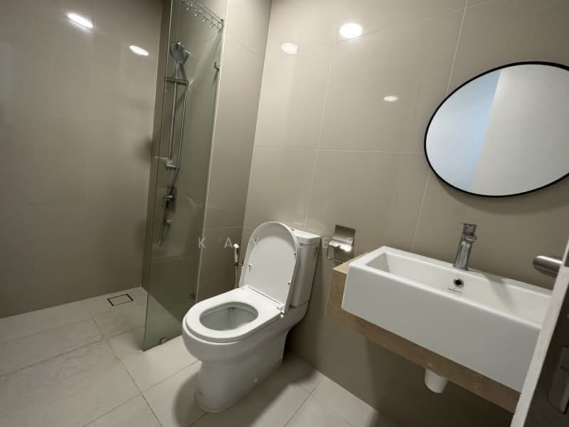 Service Residence for Sale at Southlink - Kay Lee - Bathroom - PropertyGuru.com.my