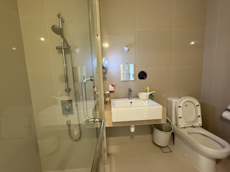 Service Residence for Sale at Southlink - Kay Lee - Bathroom - PropertyGuru.com.my