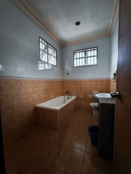 Bungalow for Sale in Taman Universiti (Skudai) - Eva Siow - Bathroom - PropertyGuru.com.my