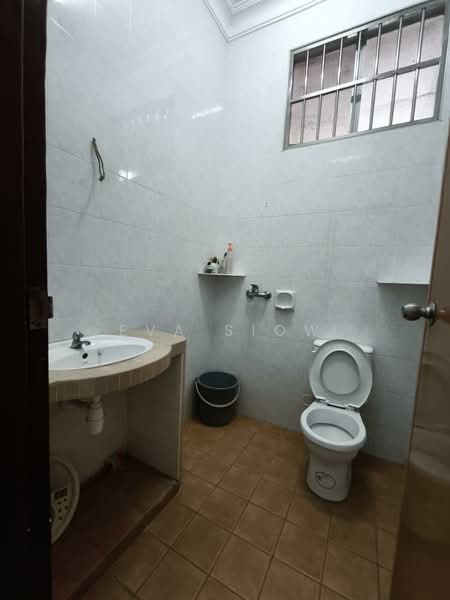 Bungalow for Sale in Taman Universiti (Skudai) - Eva Siow - Bathroom - PropertyGuru.com.my
