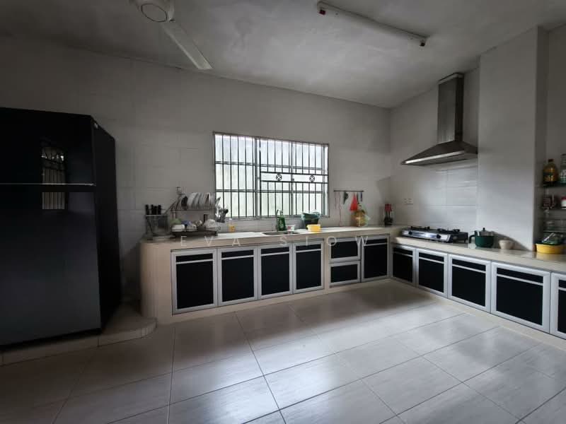 Bungalow for Sale in Taman Universiti (Skudai) - Eva Siow - Kitchen - PropertyGuru.com.my