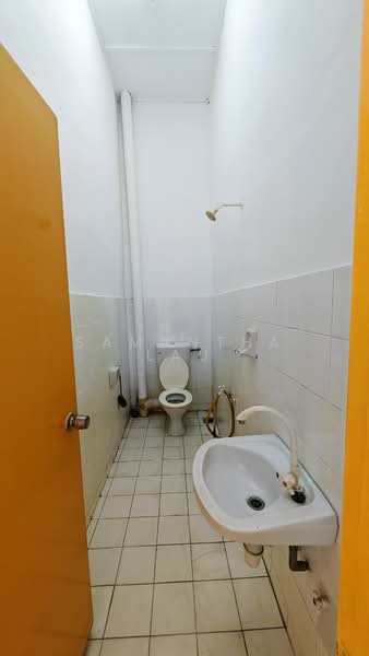 2-storey Terraced House for Sale in Bandar Bukit Beruntung (Bukit Beruntung) - Samantha Lau - Bathroom - PropertyGuru.com.my