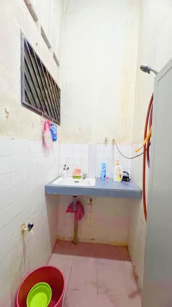 1-storey Terraced House for Sale in Pekan Saleng (Senai) - Loong Hing Liong - Bathroom - PropertyGuru.com.my