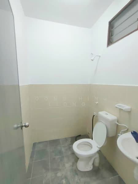 Townhouse for Sale in Taman Scientex Senai (Senai) - Loong Hing Liong - Bathroom - PropertyGuru.com.my