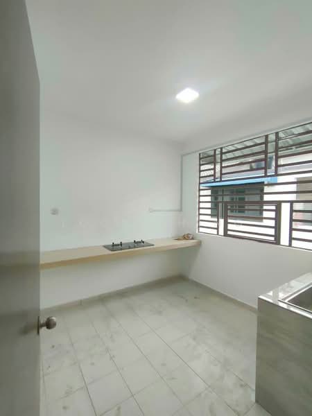 Townhouse for Sale in Taman Scientex Senai (Senai) - Loong Hing Liong - Kitchen - PropertyGuru.com.my