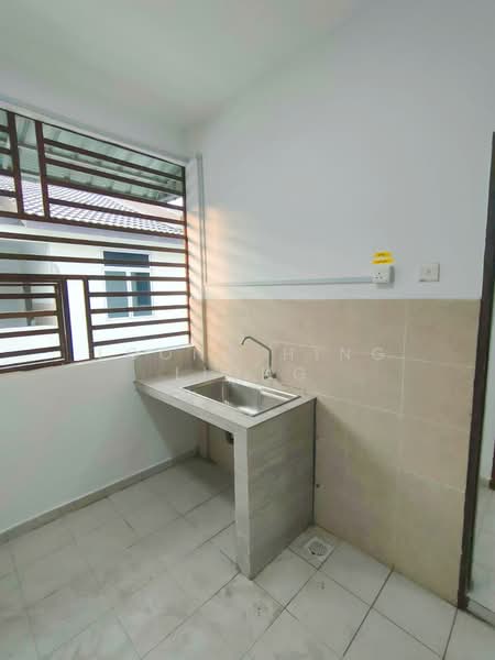 Townhouse for Sale in Taman Scientex Senai (Senai) - Loong Hing Liong - Kitchen - PropertyGuru.com.my
