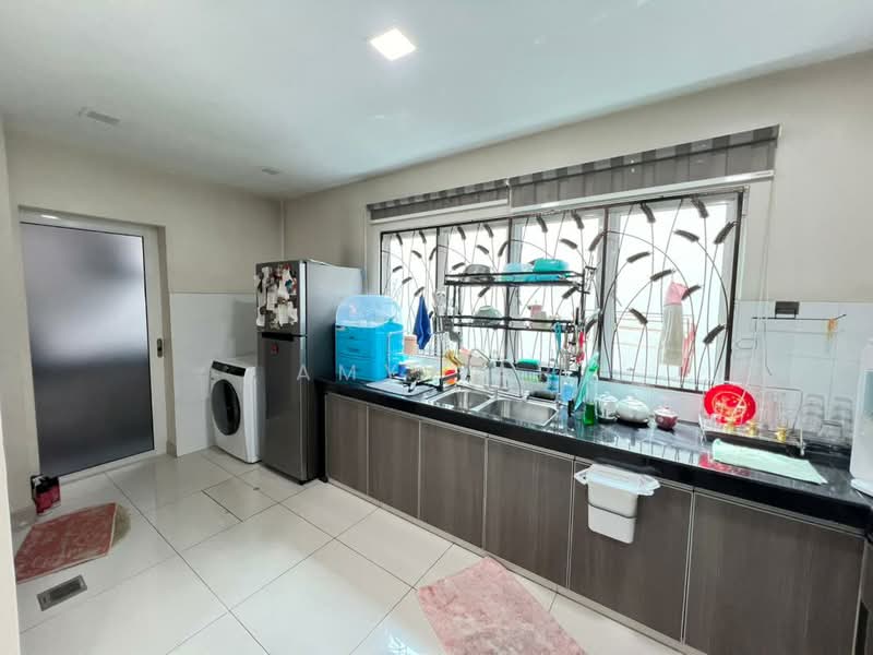 Taman Bukit Maluri untuk Untuk Dijual - RM 1,390,000, Mac 2026 - Kitchen - PropertyGuru.com.my