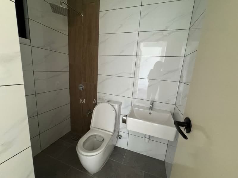 Service Residence for Sale at Piccadilly - May Loo - Bathroom - PropertyGuru.com.my