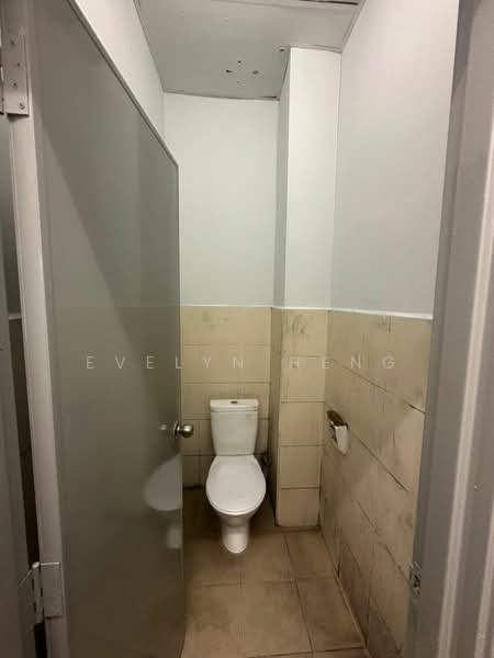 Cluster Factory for Rent in Taman Perindustrian Tropika (Ulu Tiram) - Evelyn Heng - Bathroom - PropertyGuru.com.my