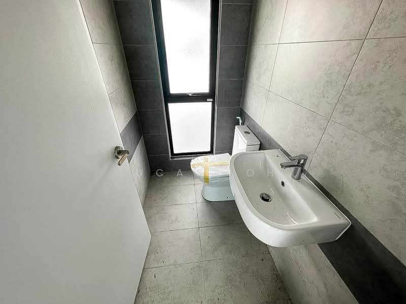 Semi-Detached House for Sale in Sungai Buloh (Selangor) - Lucas Loh - Bathroom - PropertyGuru.com.my