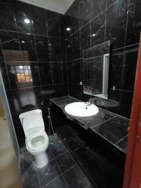 1-storey Terraced House for Sale in Kelana Jaya (Petaling Jaya) - Sky Loong - Bathroom - PropertyGuru.com.my