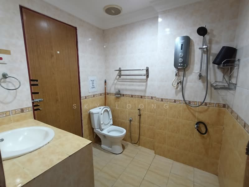1-storey Terraced House for Sale in Kelana Jaya (Petaling Jaya) - Sky Loong - Bathroom - PropertyGuru.com.my