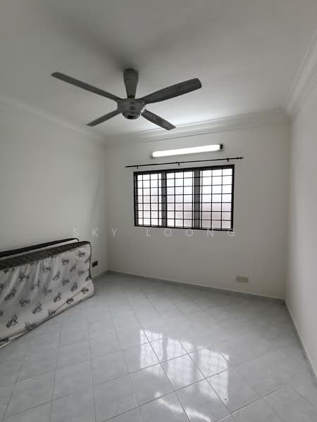 1-storey Terraced House for Sale in Kelana Jaya (Petaling Jaya) - Sky Loong - Bedroom - PropertyGuru.com.my