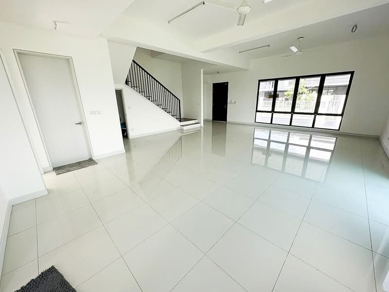 2-storey Terraced House for Sale in Sungai Buloh (Selangor) - Lucas Loh - Living Room - PropertyGuru.com.my