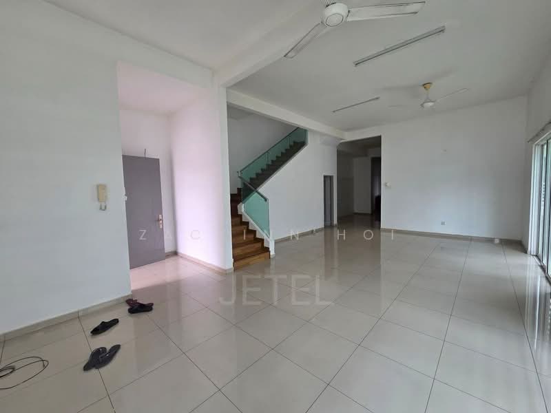 Cluster House for Sale in Canary Garden (Klang) - Zackinn Hoi - Living Room - PropertyGuru.com.my
