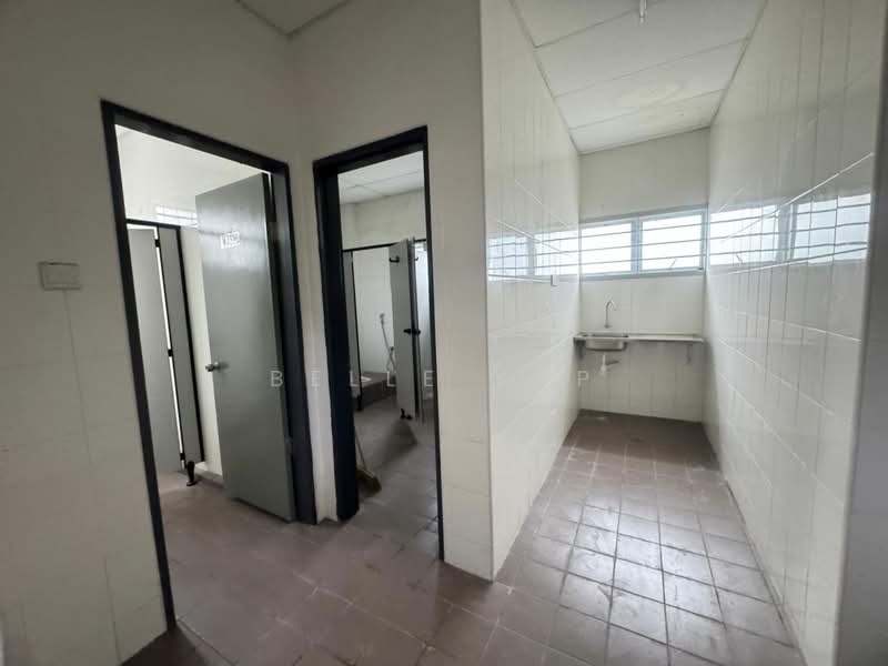 Factory for Rent in Rawang (Selangor) - Belle Yap - Bathroom - PropertyGuru.com.my
