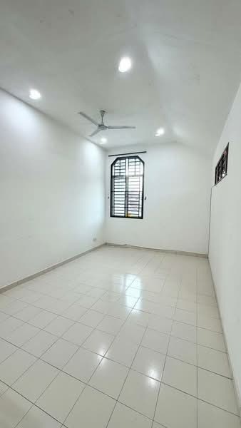 1.5-storey Terraced House for Sale at Flat Taman Pelangi Indah - Ray Tung - Interior - PropertyGuru.com.my
