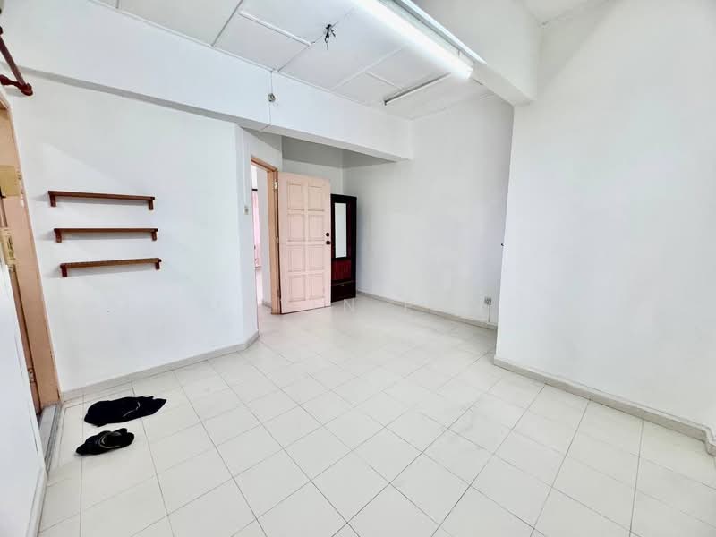 3-storey Terraced House for Sale in Kampung Seri Jaya (Tampoi) - Joyen Pun - PropertyGuru.com.my