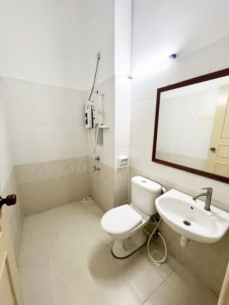 Cluster House for Sale in Austin Heights (Tebrau) - Yik Tat - Bathroom - PropertyGuru.com.my