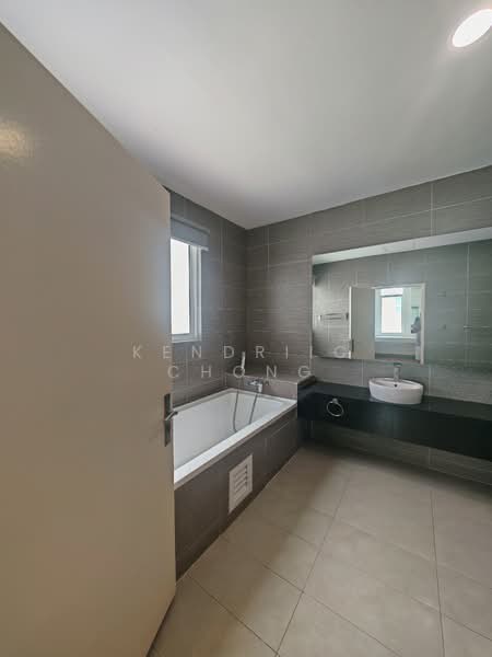 Semi-Detached House for Rent in Taman Damai Utama (Bandar Kinrara) - Kendriic Chong - Bathroom - PropertyGuru.com.my