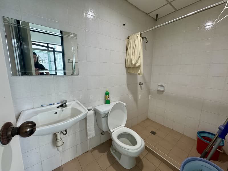 Condominium for Sale at Sri Pangkor Condominium - Kerly Kee - Bathroom - PropertyGuru.com.my