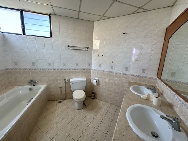 Condominium for Sale at Sri Pangkor Condominium - Kerly Kee - Bathroom - PropertyGuru.com.my
