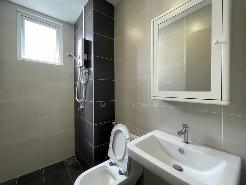 Service Residence for Rent at Pinnacle Sri Petaling - Kim Ling - Master Bathroom - PropertyGuru.com.my