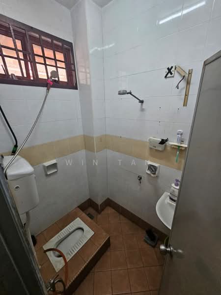 2-storey Terraced House for Sale in Taman Damansara Aliff (Tampoi) - Win Tan - Bathroom - PropertyGuru.com.my