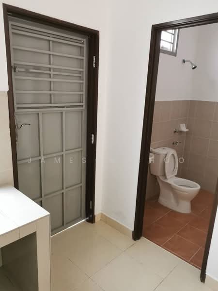 2.5-storey Terraced House for Sale in Taman Scientex Senai (Senai) - Jameson Choo - Bathroom - PropertyGuru.com.my