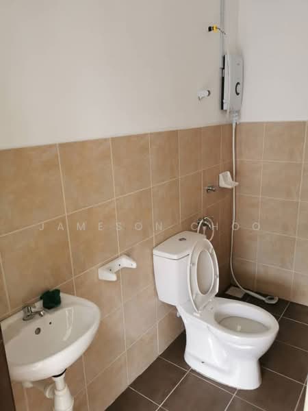 2.5-storey Terraced House for Sale in Taman Scientex Senai (Senai) - Jameson Choo - Bathroom - PropertyGuru.com.my