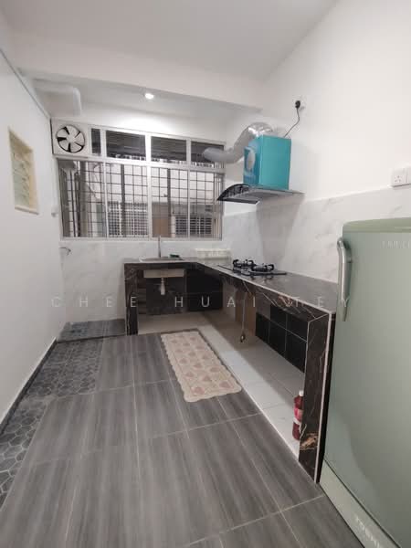 Apartment for Rent at Pangsapuri Sri Alpinia - Chee Huai Tey - Kitchen - PropertyGuru.com.my