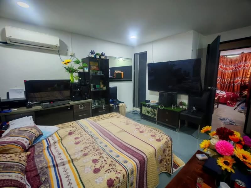2-storey Terraced House for Sale in Taman Johor Jaya (Johor Bahru) - Joseph Goh - Bedroom - PropertyGuru.com.my