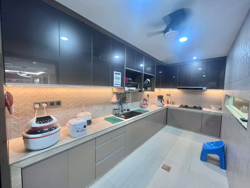 RM1.1m! 32x75ft! 4R4B! Fully Extended & Move in Condition Aman Perdana Klang 2 Sty Semi D House untuk Untuk Dijual - RM 1,100,008, Apr 2026 - Kitchen - PropertyGuru.com.my