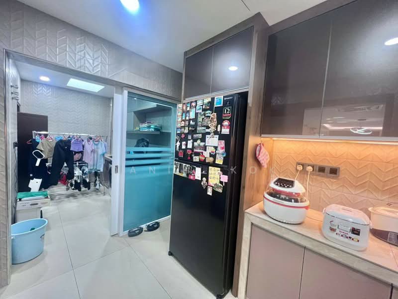 RM1.1m! 32x75ft! 4R4B! Fully Extended & Move in Condition Aman Perdana Klang 2 Sty Semi D House untuk Untuk Dijual - RM 1,100,008, Apr 2026 - Kitchen - PropertyGuru.com.my