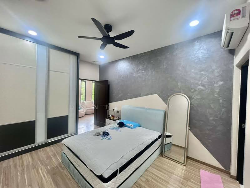 RM1.1m! 32x75ft! 4R4B! Fully Extended & Move in Condition Aman Perdana Klang 2 Sty Semi D House untuk Untuk Dijual - RM 1,100,008, Apr 2026 - Bedroom - PropertyGuru.com.my
