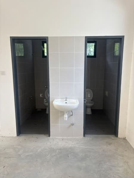 Factory for Rent in Eco Business Park V (Puncak Alam) - Khairul Syafiq - Bathroom - PropertyGuru.com.my