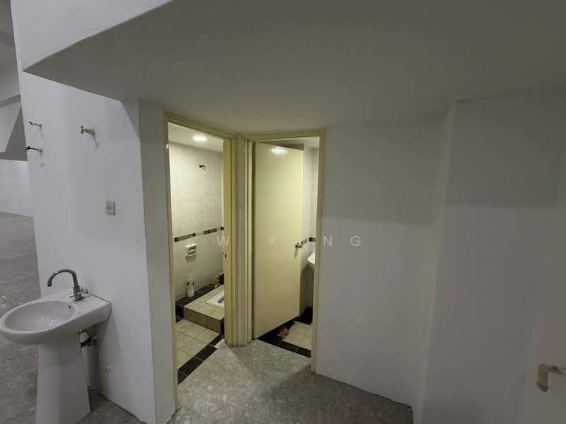 Shop for Rent in Bandar Puteri Puchong (Puchong) - CW Kong - Bathroom - PropertyGuru.com.my