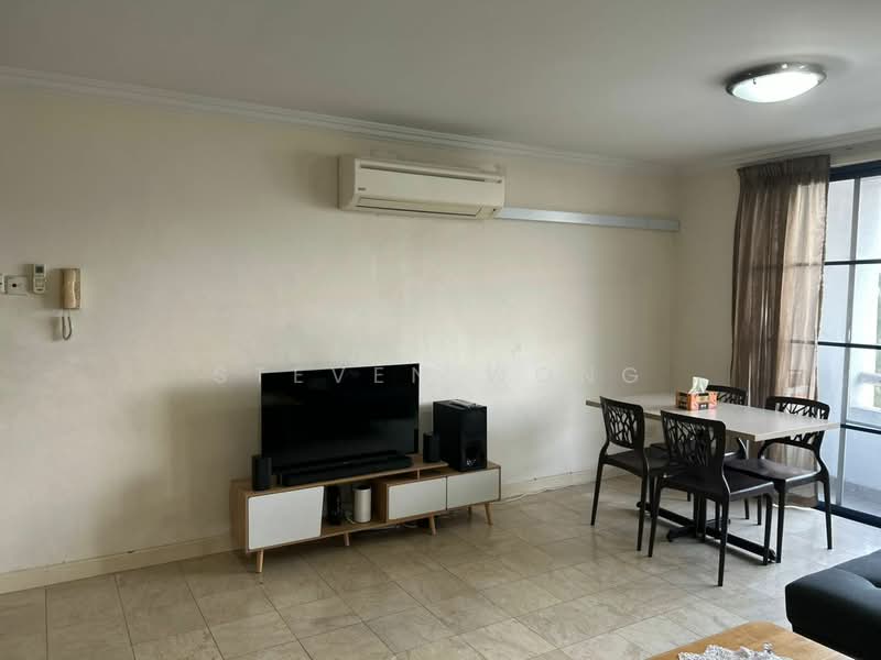 Kondominium untuk Dijual di Impiana On The Waterfront Condominium - Steven Wong - Living Room - PropertyGuru.com.my