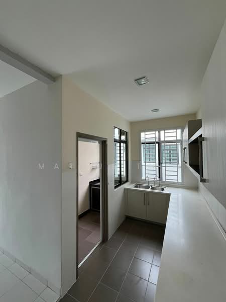 Service Residence for Sale at Jentayu Residensi @ Tampoi - Marcus Thye - Kitchen - PropertyGuru.com.my