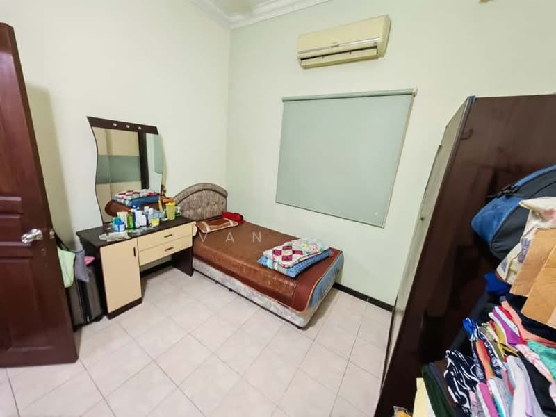 Semi-Detached House for Sale in Bandar Bukit Puchong 2 (Puchong) - Evan Goh - Bedroom - PropertyGuru.com.my