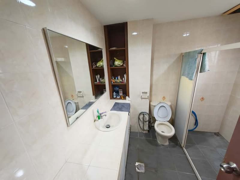 Semi-Detached House for Sale in Bandar Bukit Puchong 2 (Puchong) - Evan Goh - Bathroom - PropertyGuru.com.my