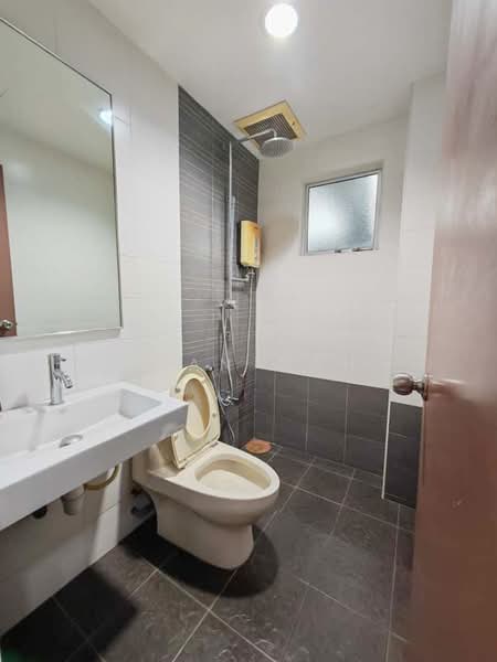 Semi-Detached House for Sale in Bandar Bukit Puchong 2 (Puchong) - Evan Goh - Bathroom - PropertyGuru.com.my