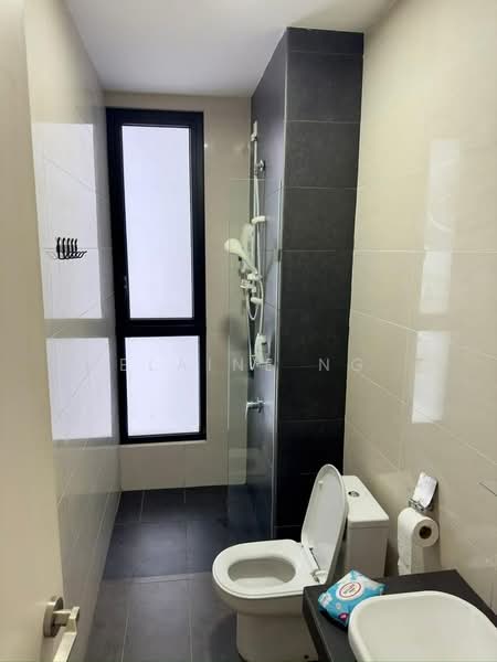 Service Residence for Sale at D'Ambience Residences (Pangsapuri Ikatan Flora) - Elaine Ng - Bathroom - PropertyGuru.com.my